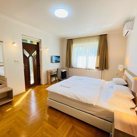 Mikes Deluxe Home Balatonfured Exterior photo