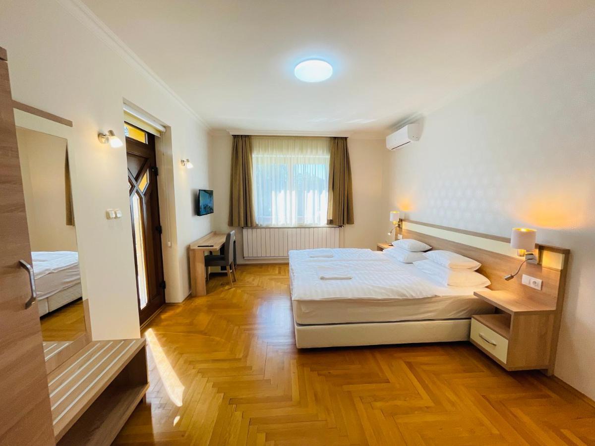 Mikes Deluxe Home Balatonfured Exterior photo